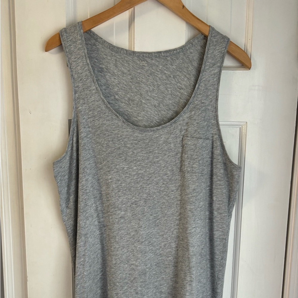 GAP gray tank top w/ pocket